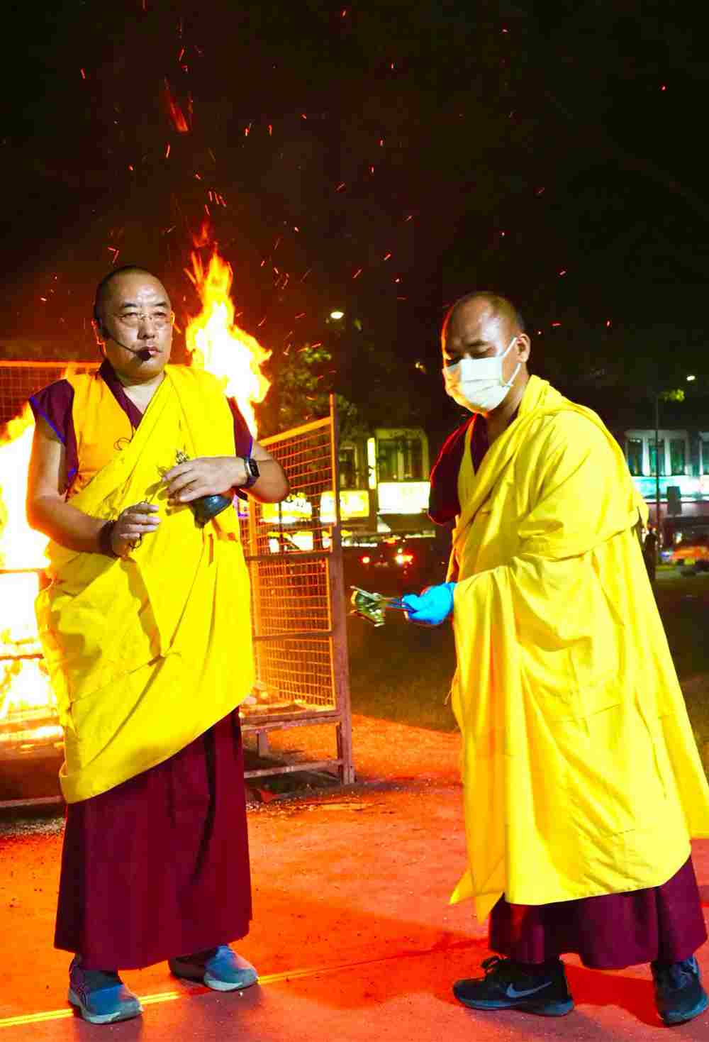 #Vajrayoginiyamantakahayagrivafirepujamahatarasingapore (4)